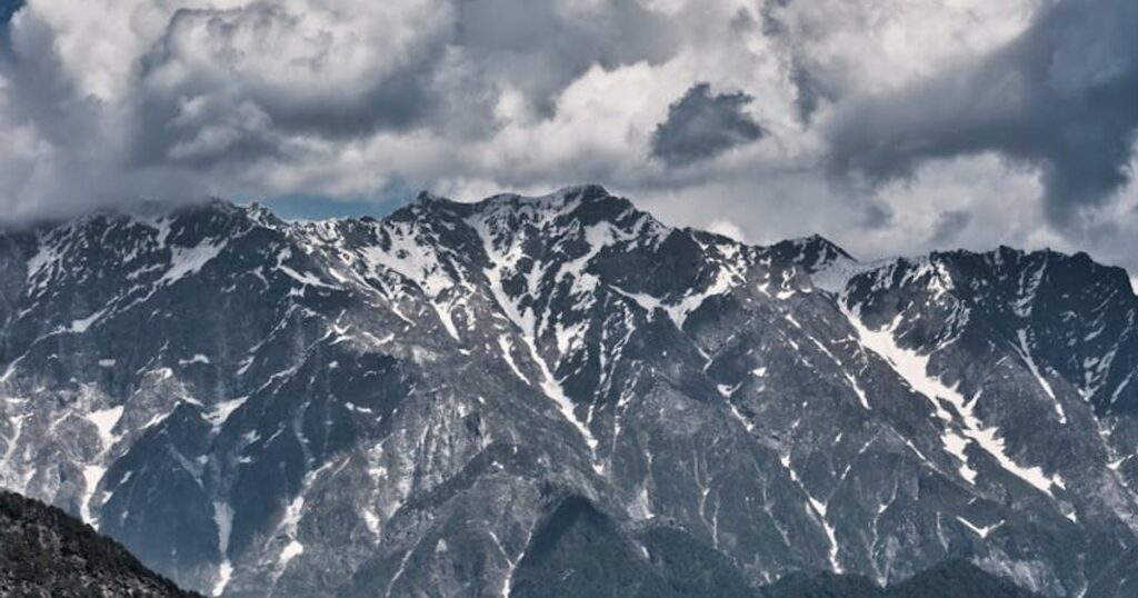 Nepal Permits 2026 erklärt: Welche Genehmigungen du WIRKLICH brauchst (und wann ein Guide Pflicht ist)